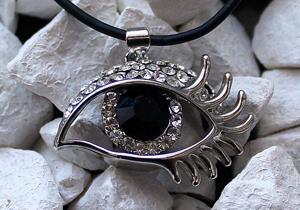 Pendant with an Onyx