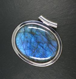 Pendant with a Labradorite